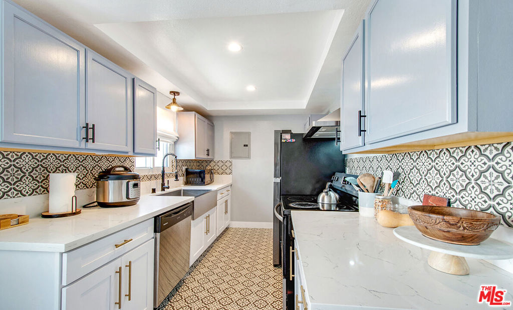 141 W Hillcrest Boulevard 2, Inglewood, CA 90301 — photo 1