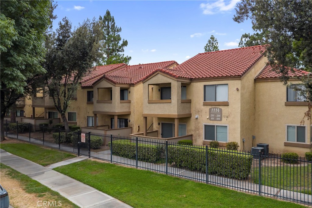 1114 W Blaine 204, Riverside, CA 92507 — photo 1