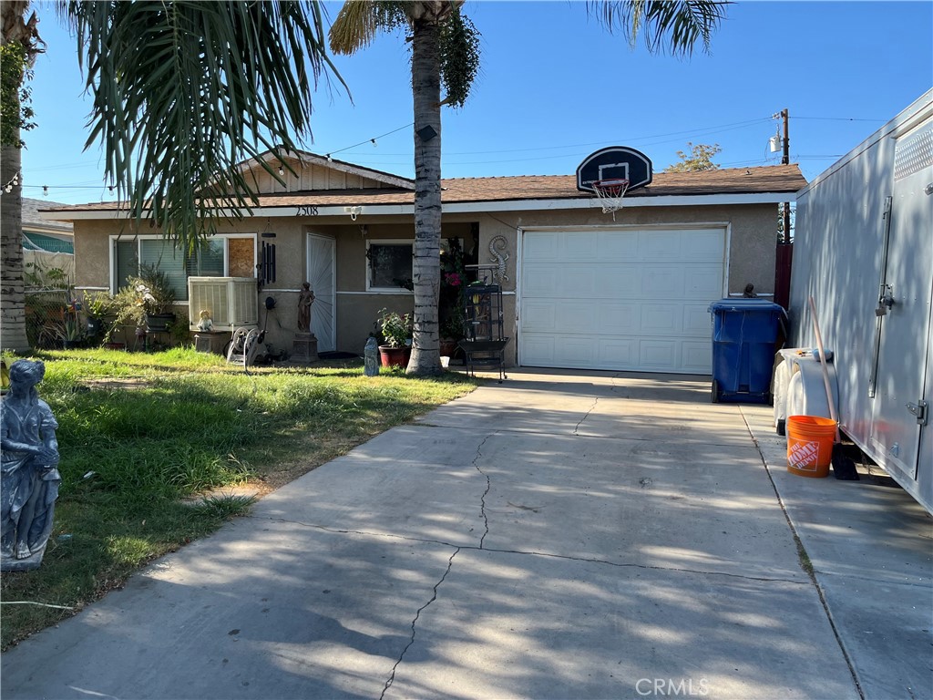2508 Henley, Bakersfield, CA 93307 — photo 1