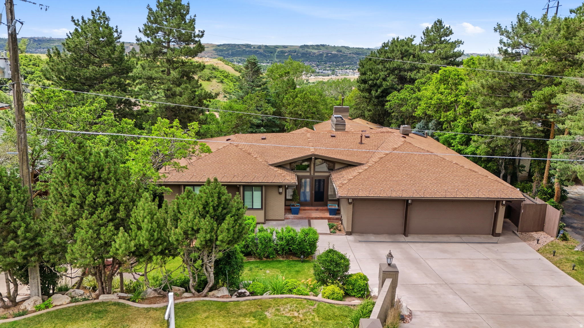 6313  BYBEE DR