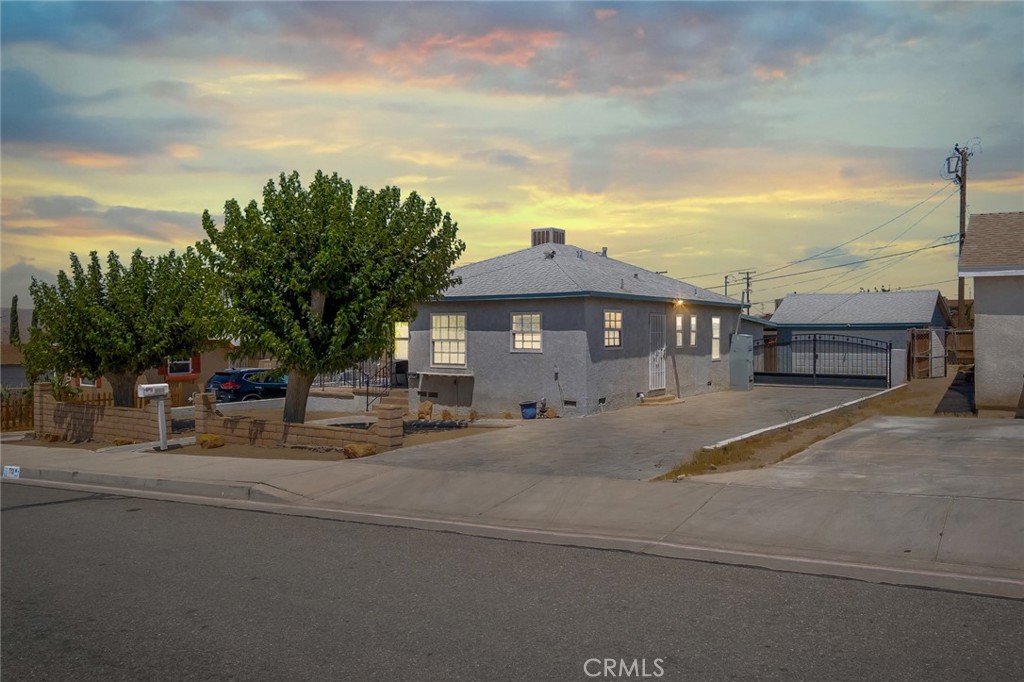 713 Mount Vernon, Barstow, CA 92311 — photo 1
