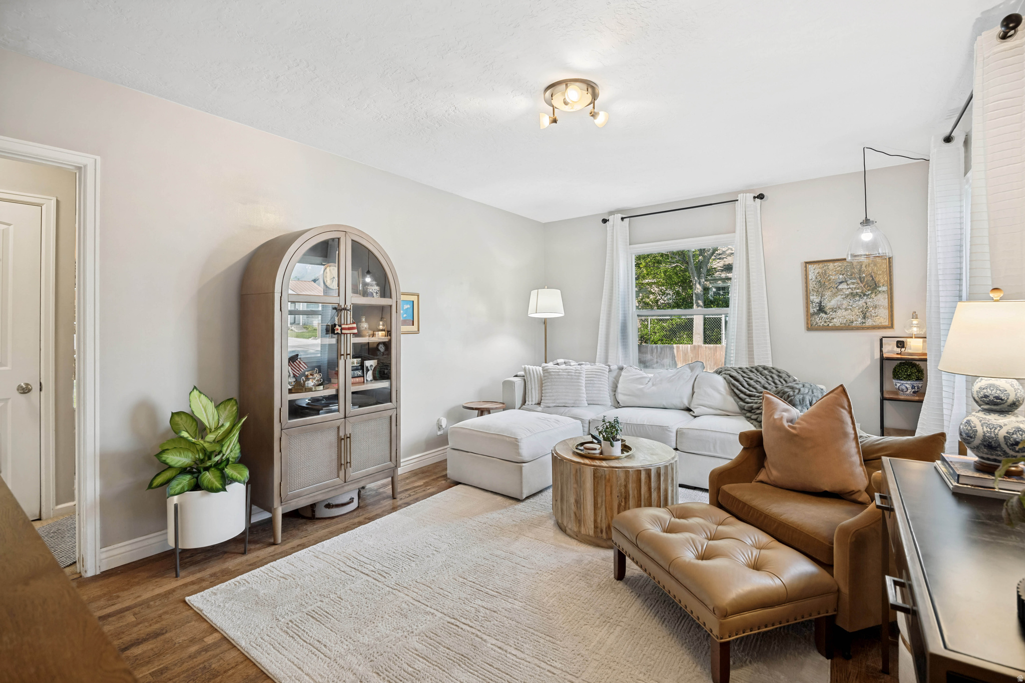 2333 E LAKEVIEW DR, Salt Lake City, UT 84109 — photo 1