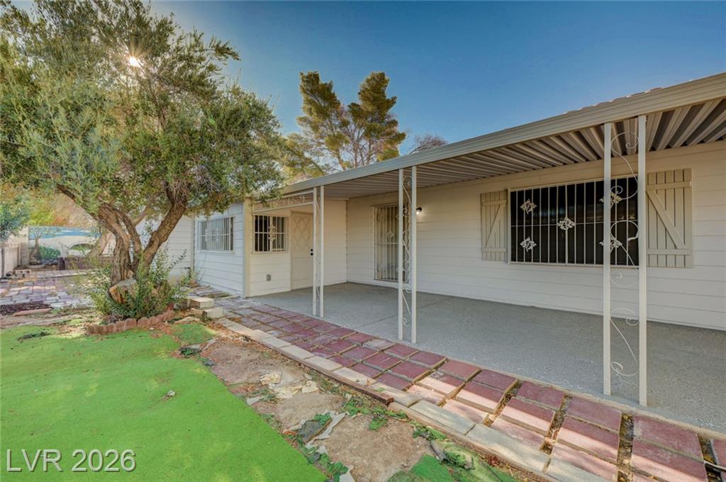 293  Sir William Way, Las Vegas, NV 89110 — photo 1