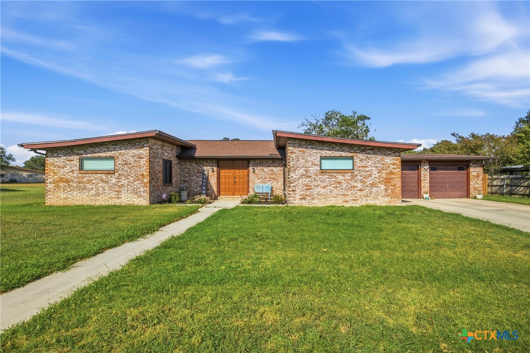 1304 Walker Street, Gonzales, TX 78629 — photo 1