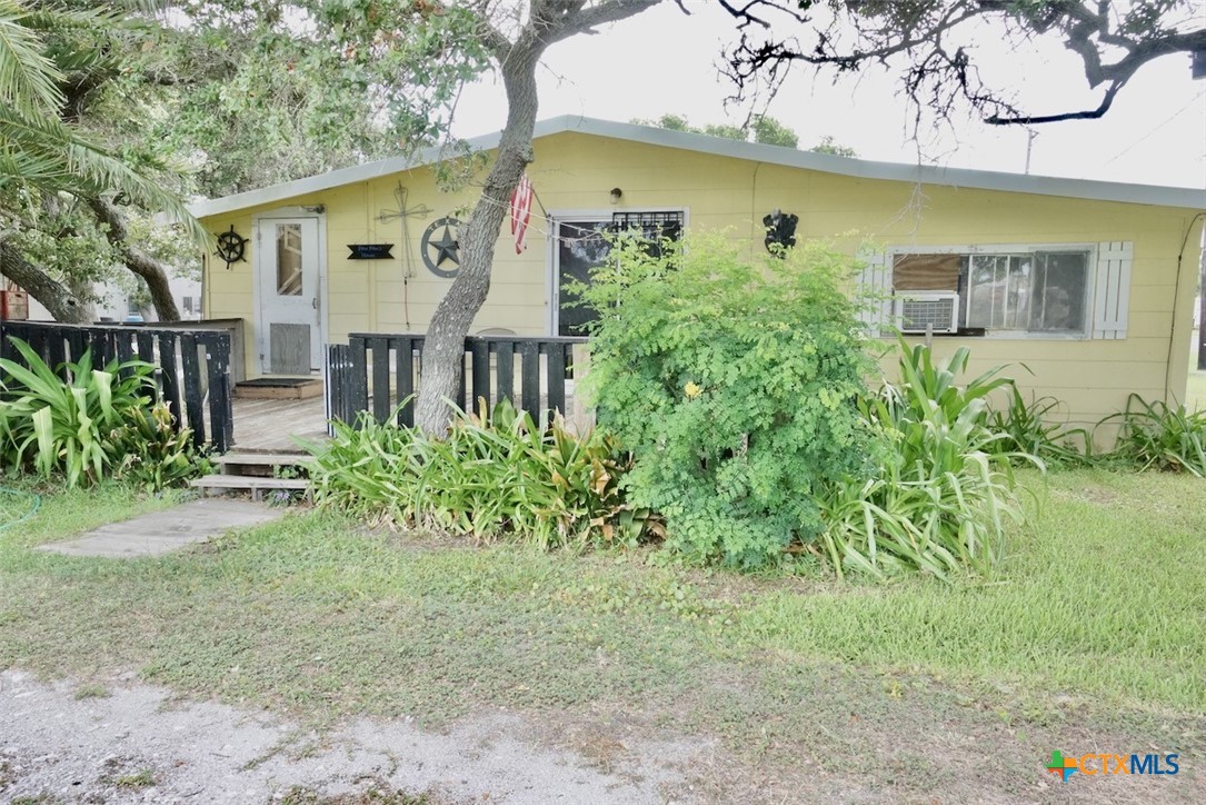 706 W Jefferson Avenue, Port O'Connor, TX 77982 — photo 1