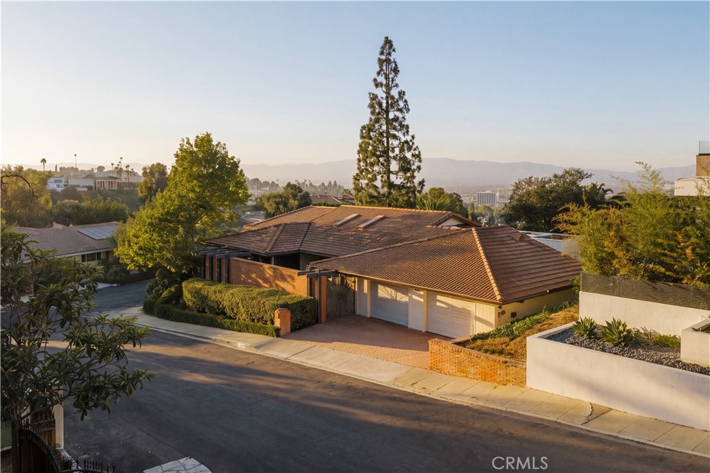 16347 Mandalay Drive, Encino, CA 91436 — photo 1