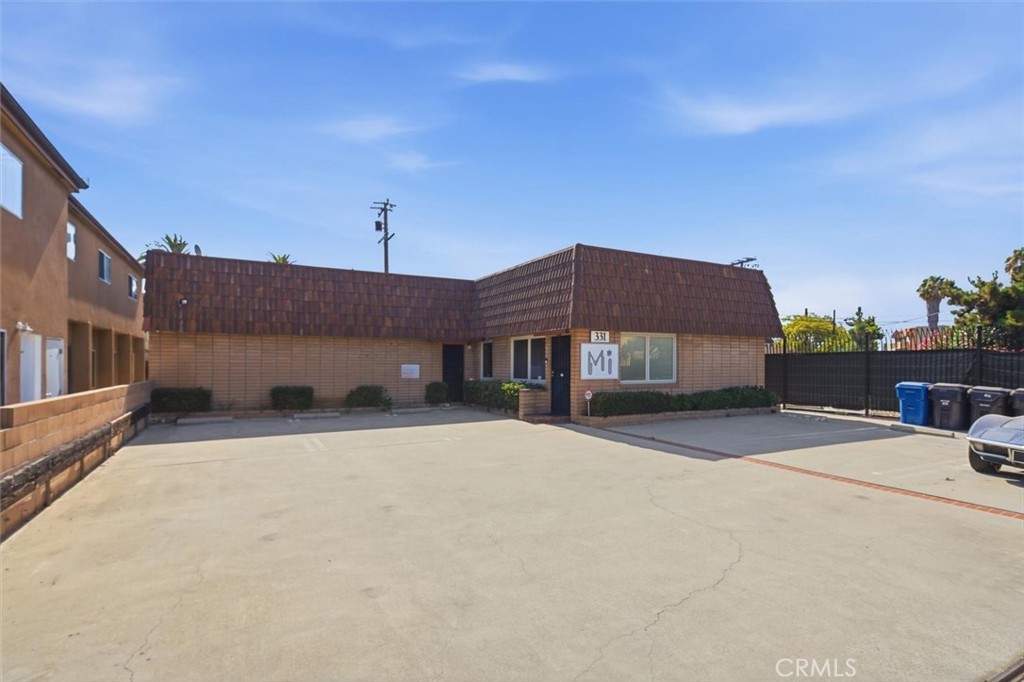 331 E Carson