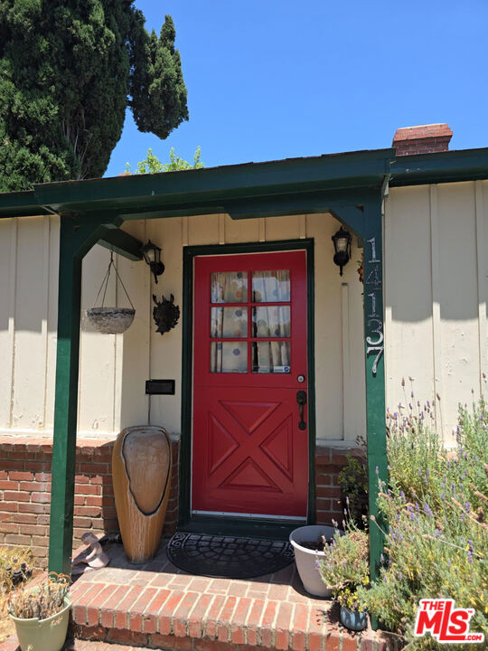 14137 Hamlin Street, Los Angeles, CA 91401 — photo 1