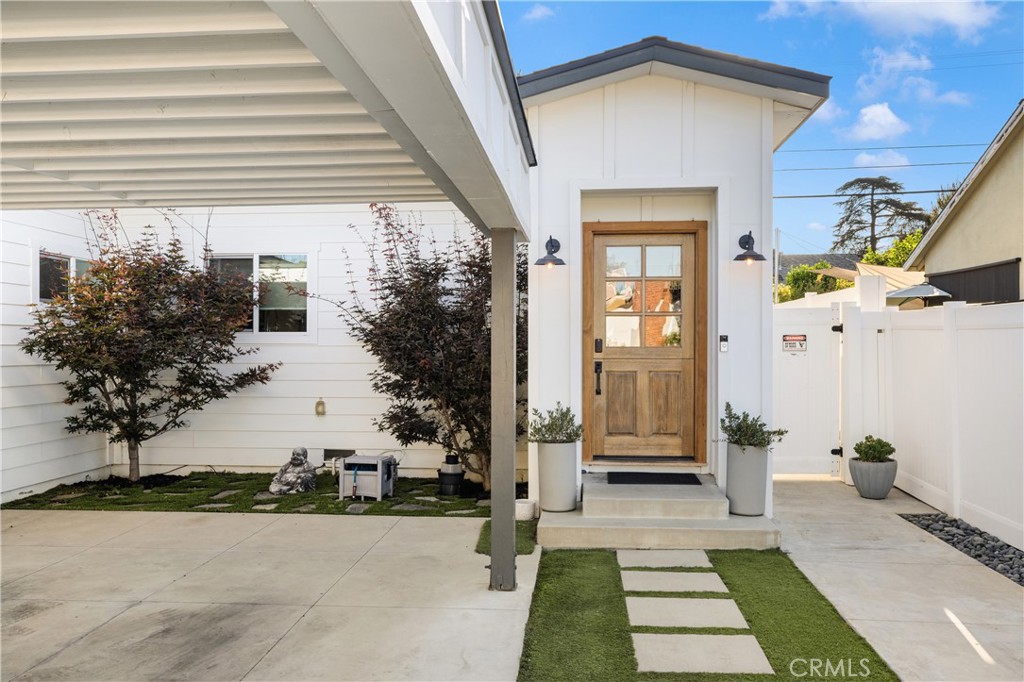 7247 Genesta, Los Angeles, CA 91406 — photo 1
