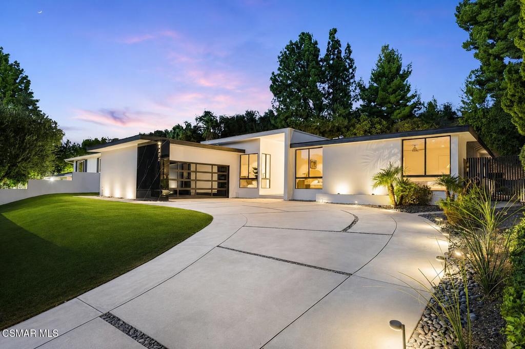 4400 Topanga Canyon Boulevard, Woodland Hills, CA 91364 — photo 1