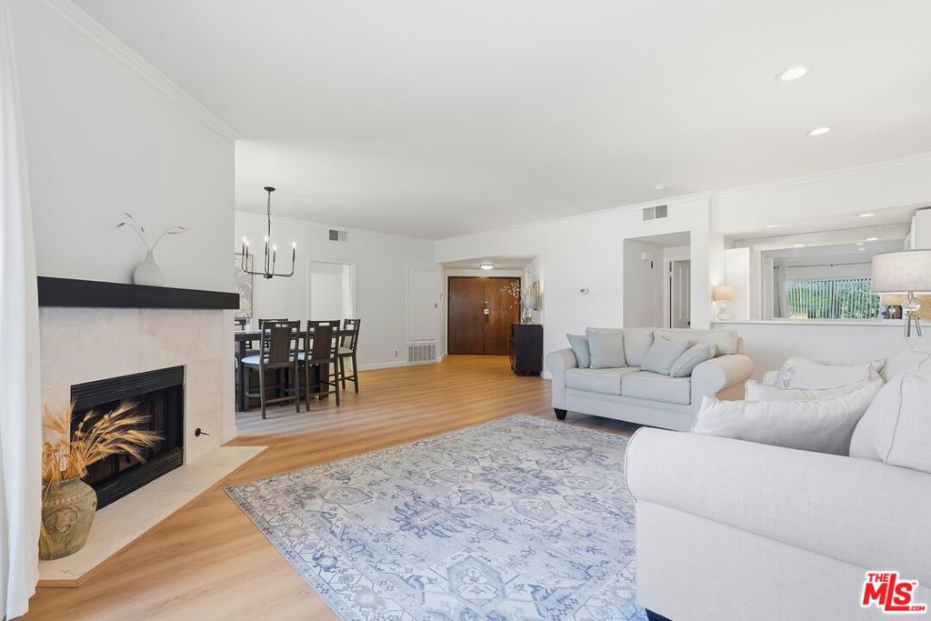 828 S Bedford Street 202, Los Angeles, CA 90035 — photo 1