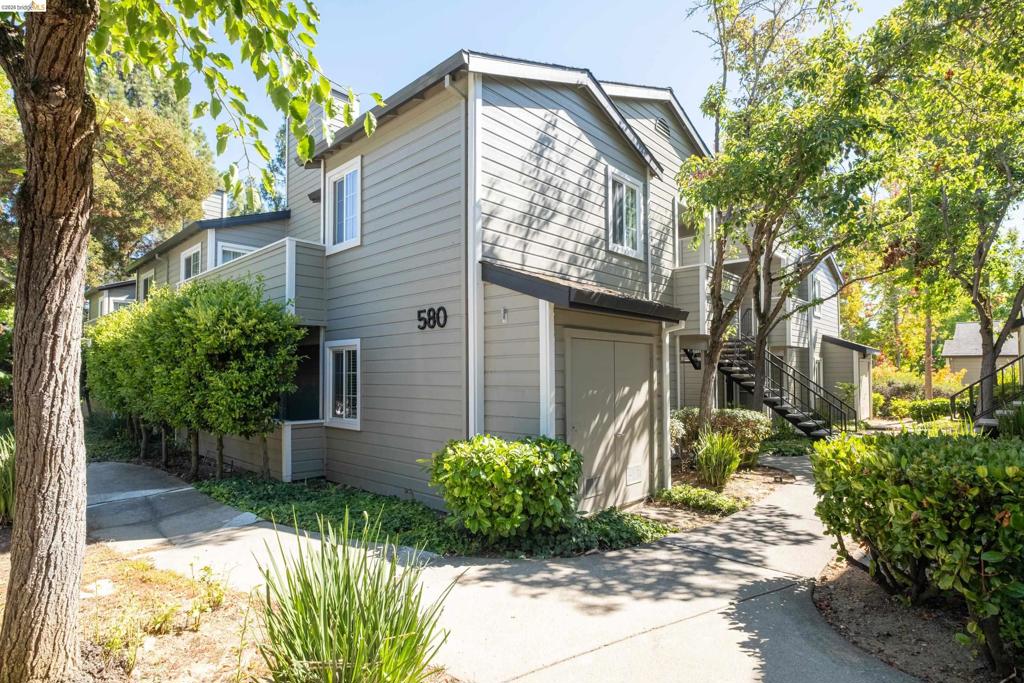 580 Canyon Oaks D, Oakland, CA 94605 — photo 1