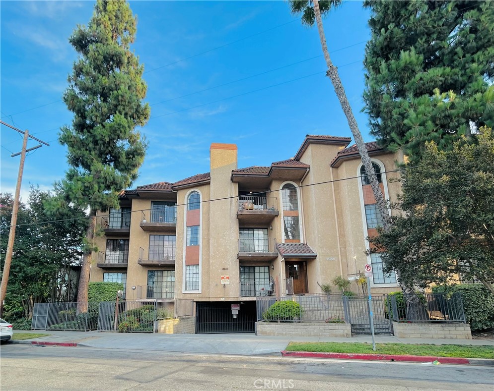 18600 Clark Street 306, Tarzana, CA 91356 — photo 1