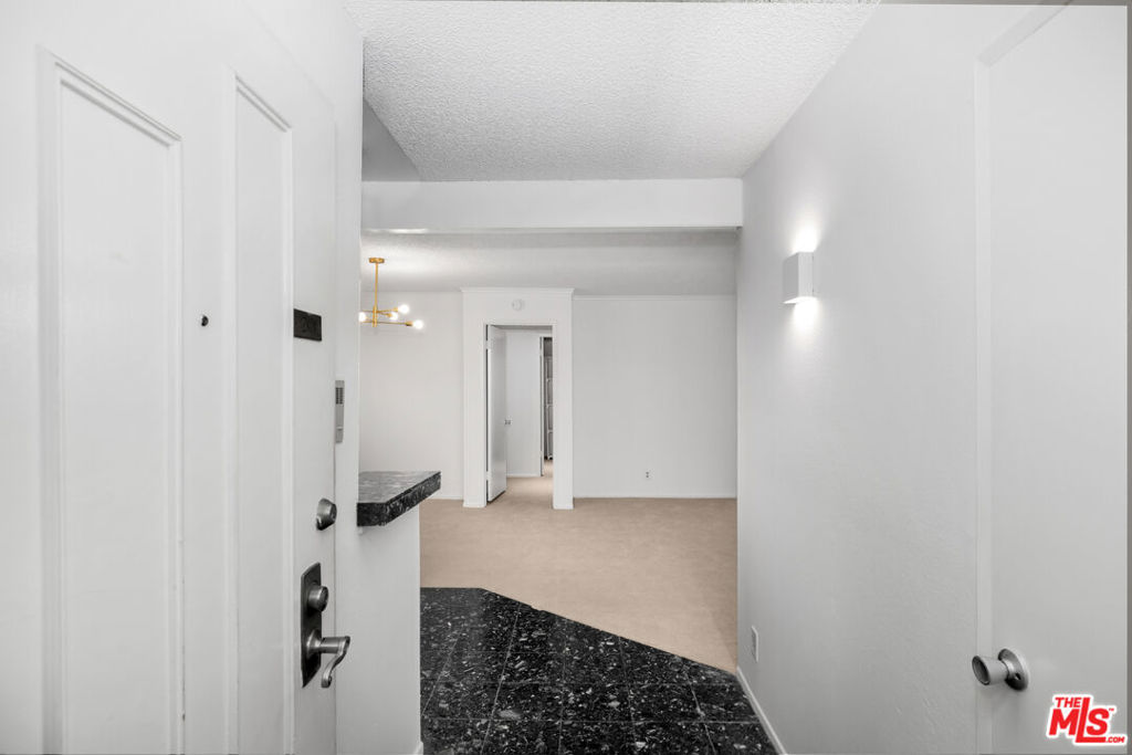 355 S Los Robles Avenue 210, Pasadena, CA 91101 — photo 1