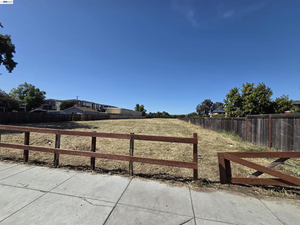 29495 Dixon St, Hayward, CA 94544 — photo 1