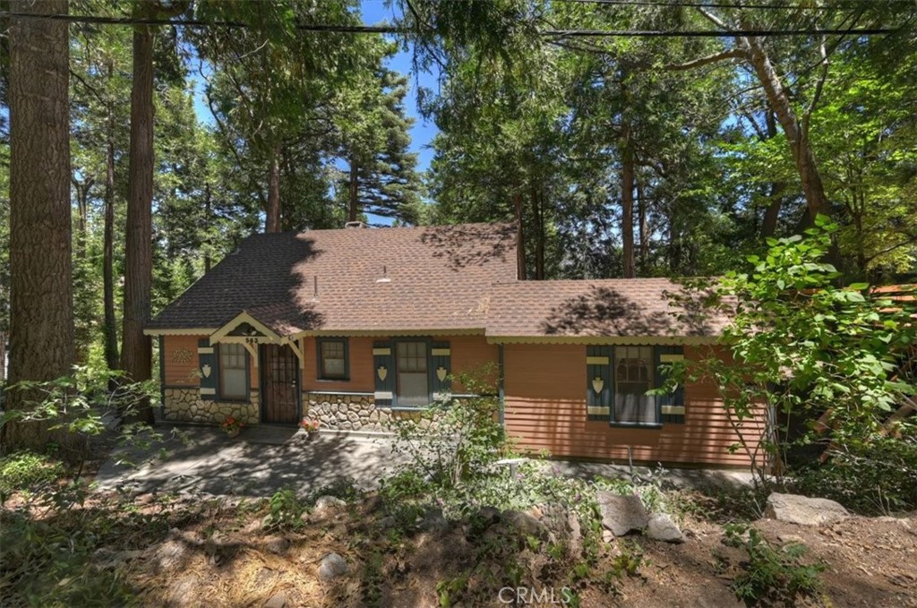 563 E Victoria Court, Lake Arrowhead, CA 92352 — photo 1