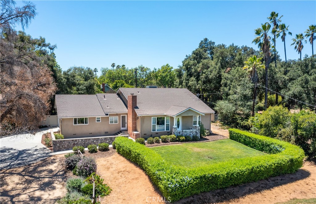 21 W Hilton Avenue, Redlands, CA 92373 — photo 1