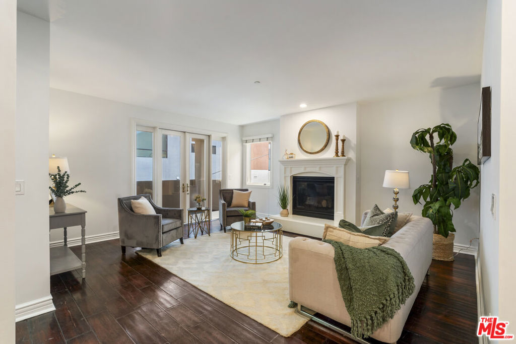 5057 Maplewood Avenue 202, Los Angeles, CA 90004 — photo 1
