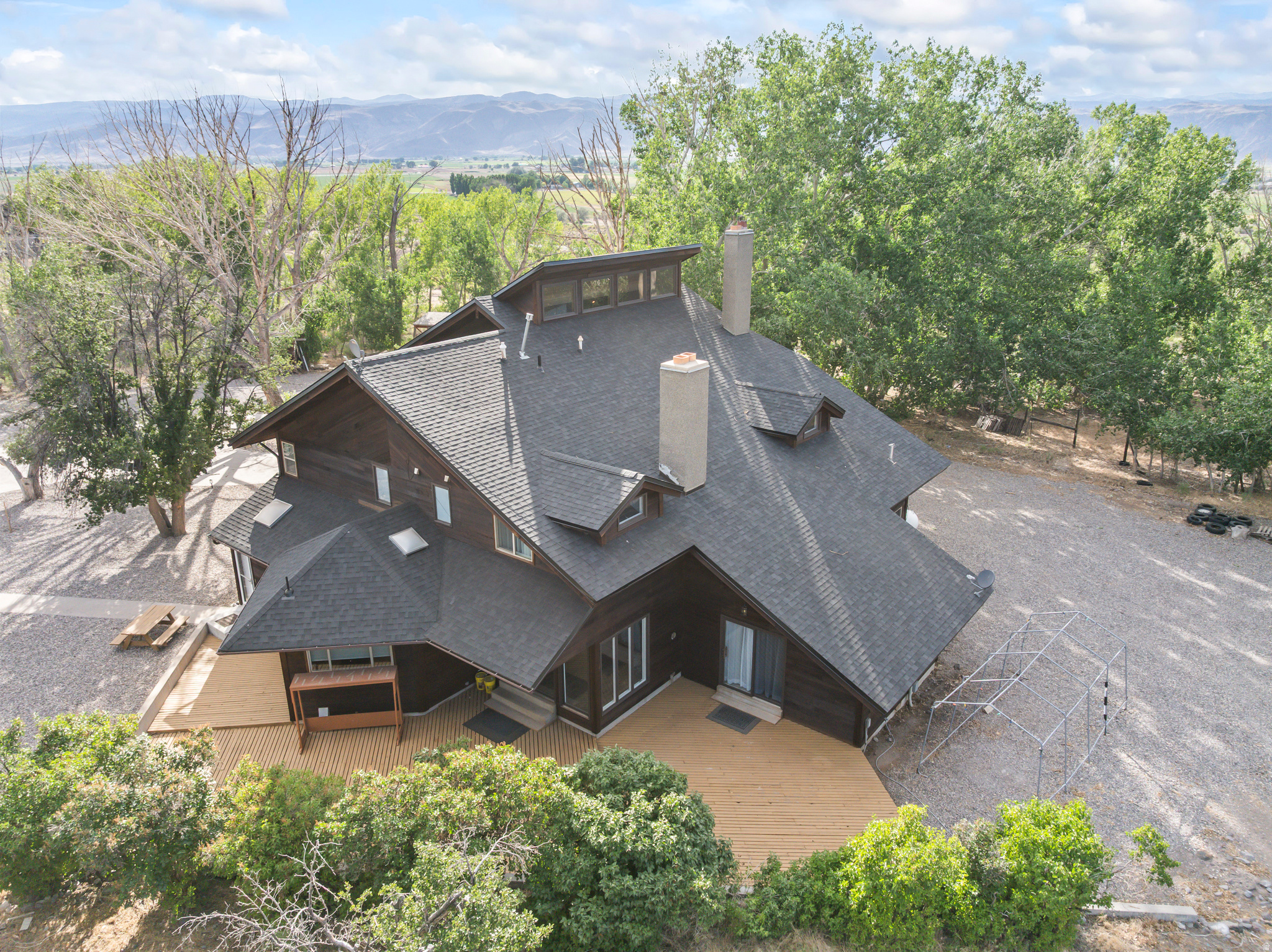 460 E LANDSLIDE RD