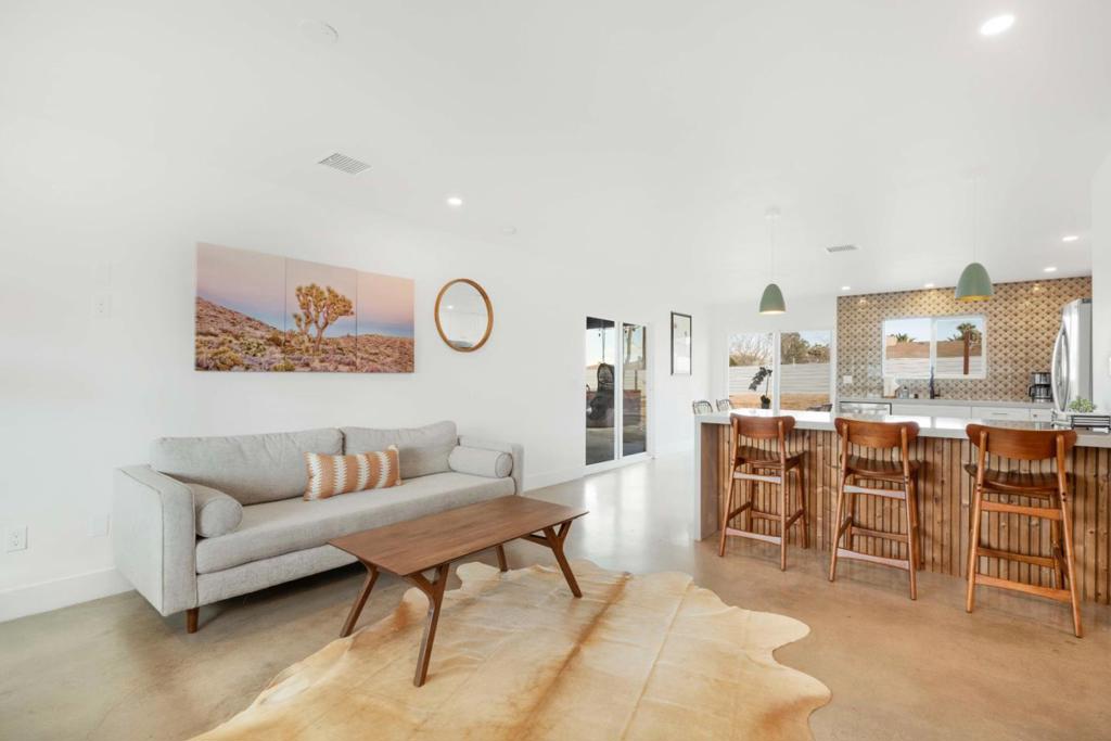 7137 Hanford Avenue, Yucca Valley, CA 92284 — photo 1