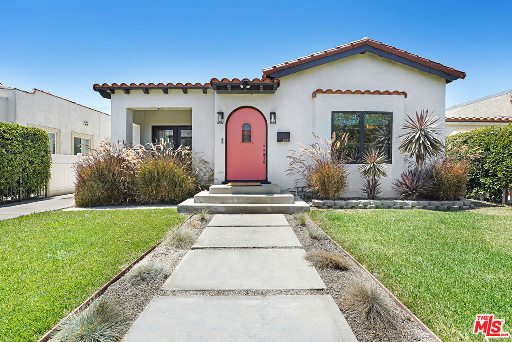 2823 S Bronson Avenue, Los Angeles, CA 90018 — photo 1