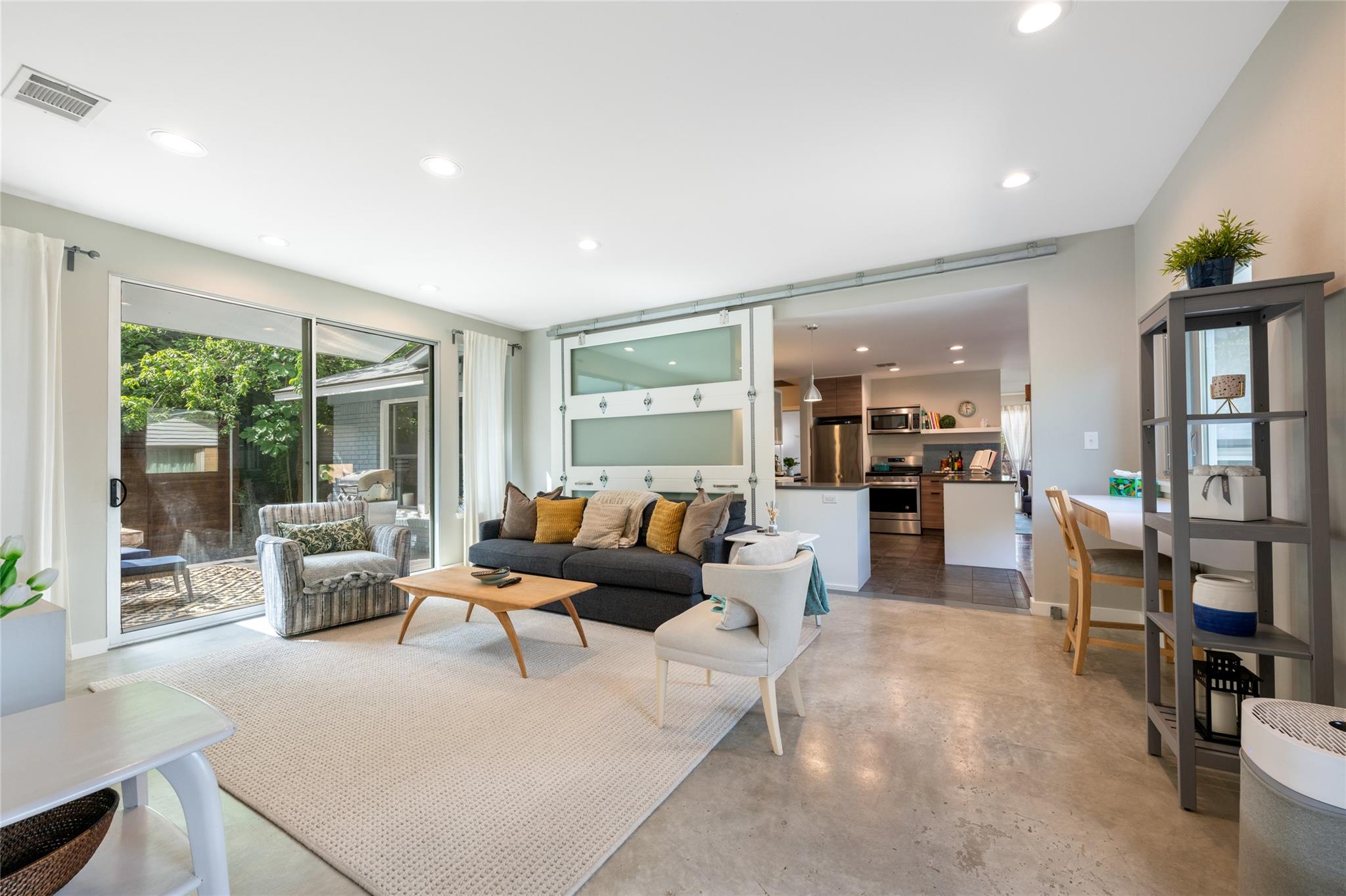 1404 Justin, Austin, TX 78757 — photo 1