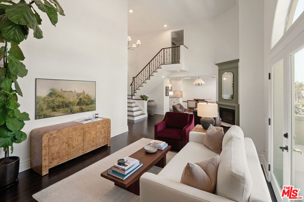 11690 Montana Avenue PH301, Los Angeles, CA 90049 — photo 1
