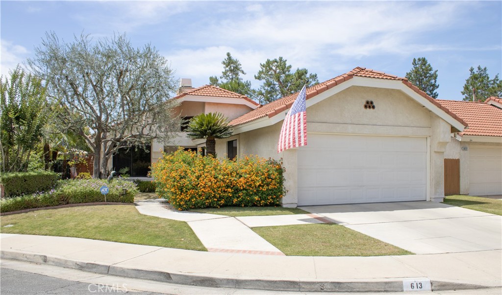 613 Berwick Street, Bakersfield, CA 93311 — photo 1