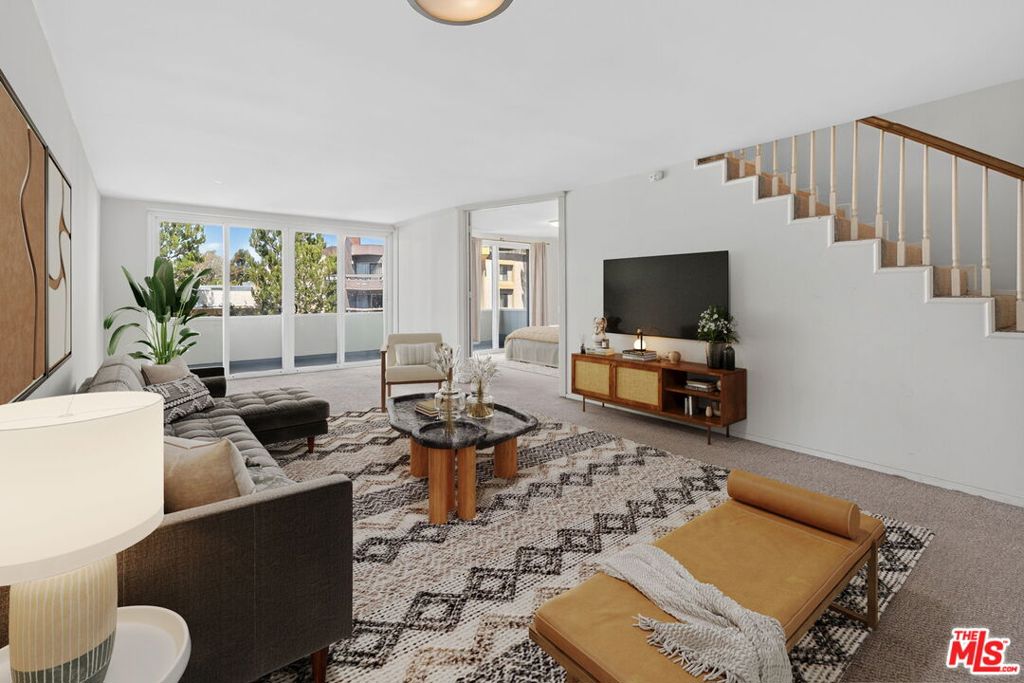 540 Kelton Avenue 306, Los Angeles, CA 90024 — photo 1