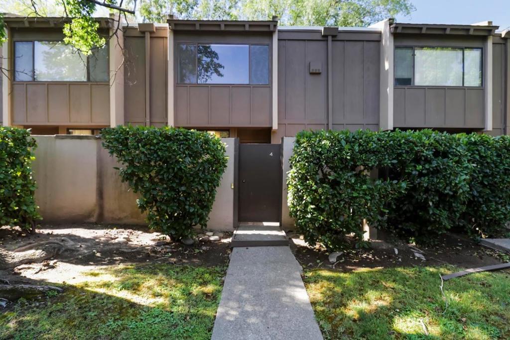 701 Woodside Lane 4, Sacramento, CA 95825 — photo 1