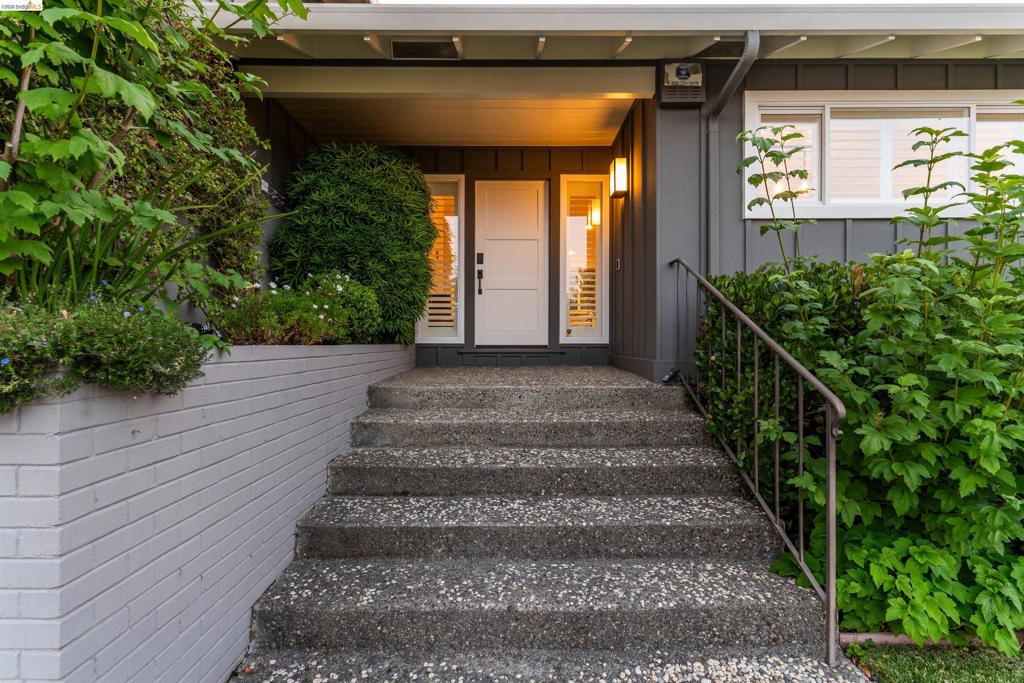 127 Peacock Dr, San Rafael, CA 94901 — photo 1