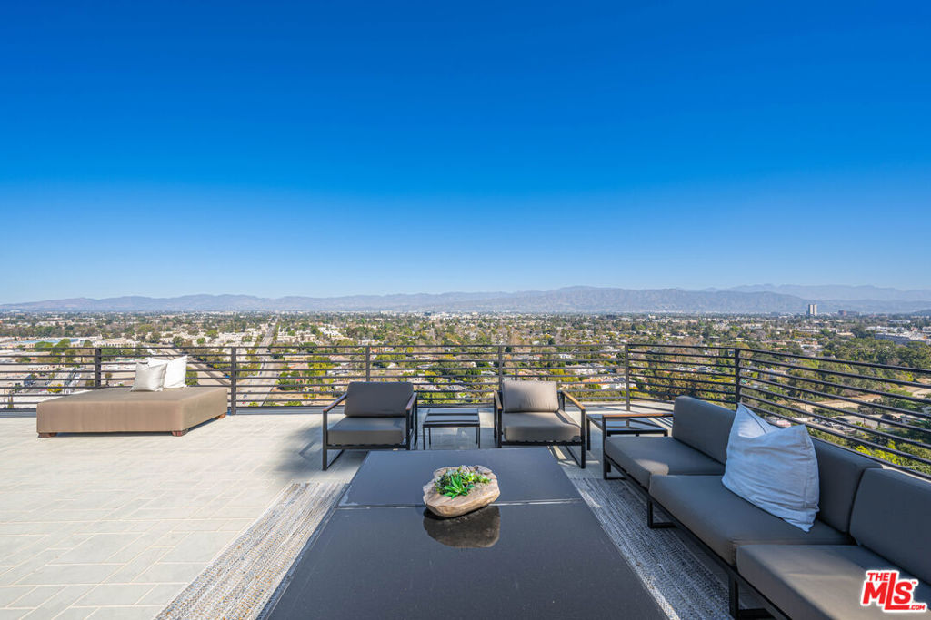 11725 Laurelwood Drive, Studio City, CA 91604 — photo 1