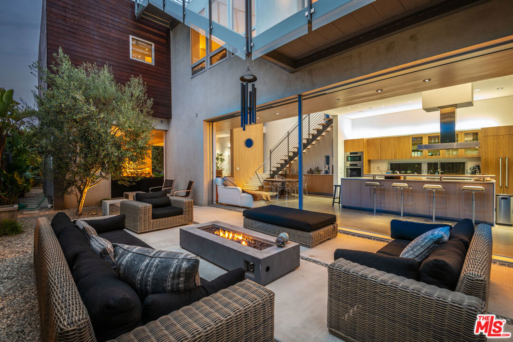 716 Brooks Avenue, Venice, CA 90291 — photo 1