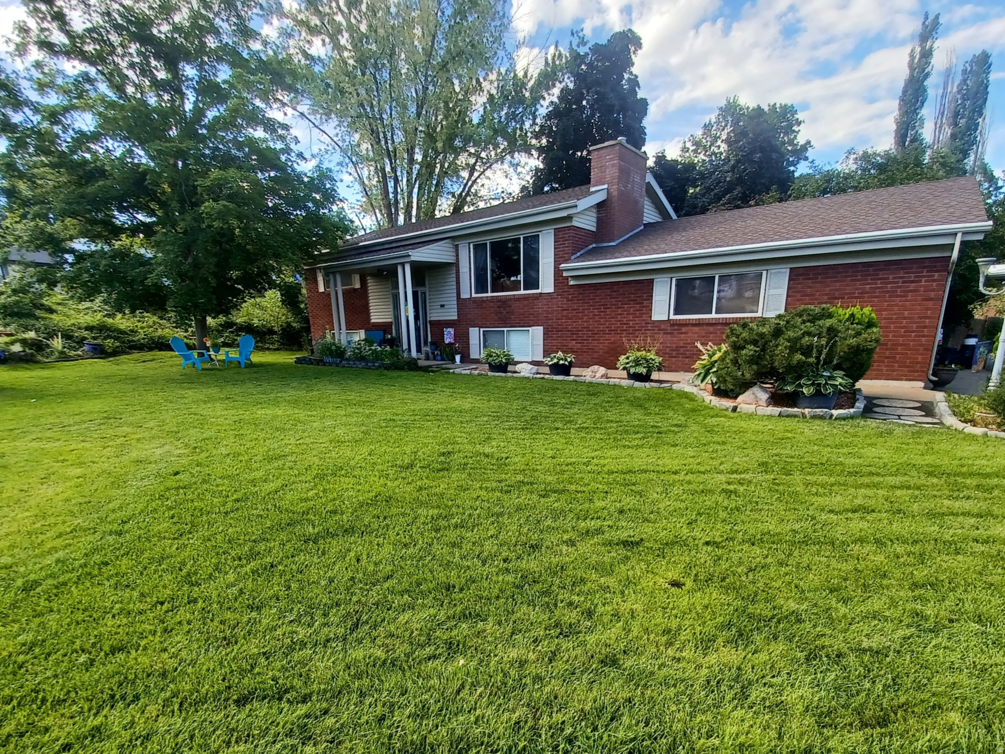 689 E LAVINA DR, South Ogden, UT 84403 — photo 1