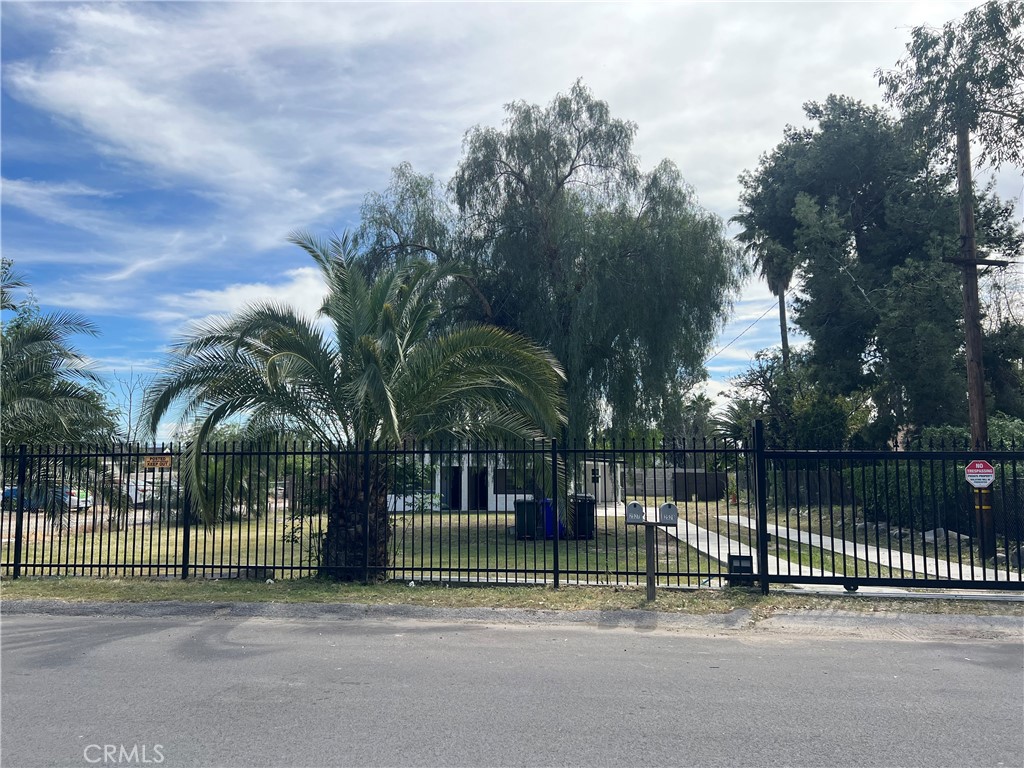 2527 W Third Avenue, San Bernardino, CA 92407 — photo 1