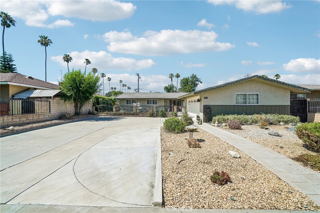 17316 Hawthorne Avenue, Fontana, CA 92335 — photo 1