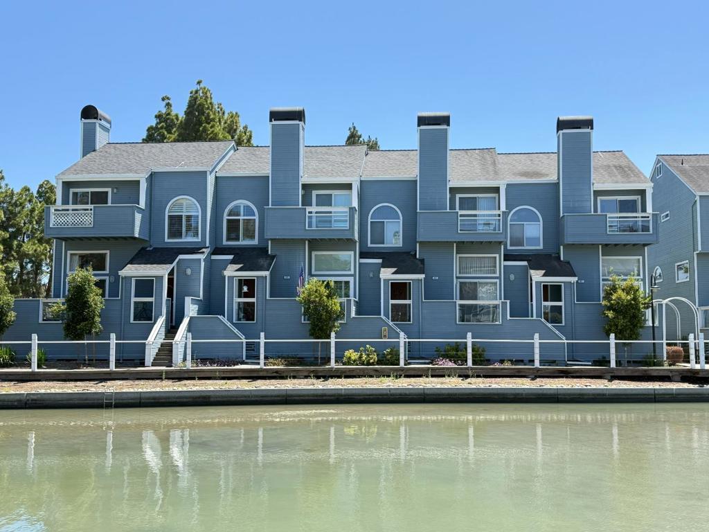 881 Boardwalk Place, Redwood City, CA 94065 — photo 1
