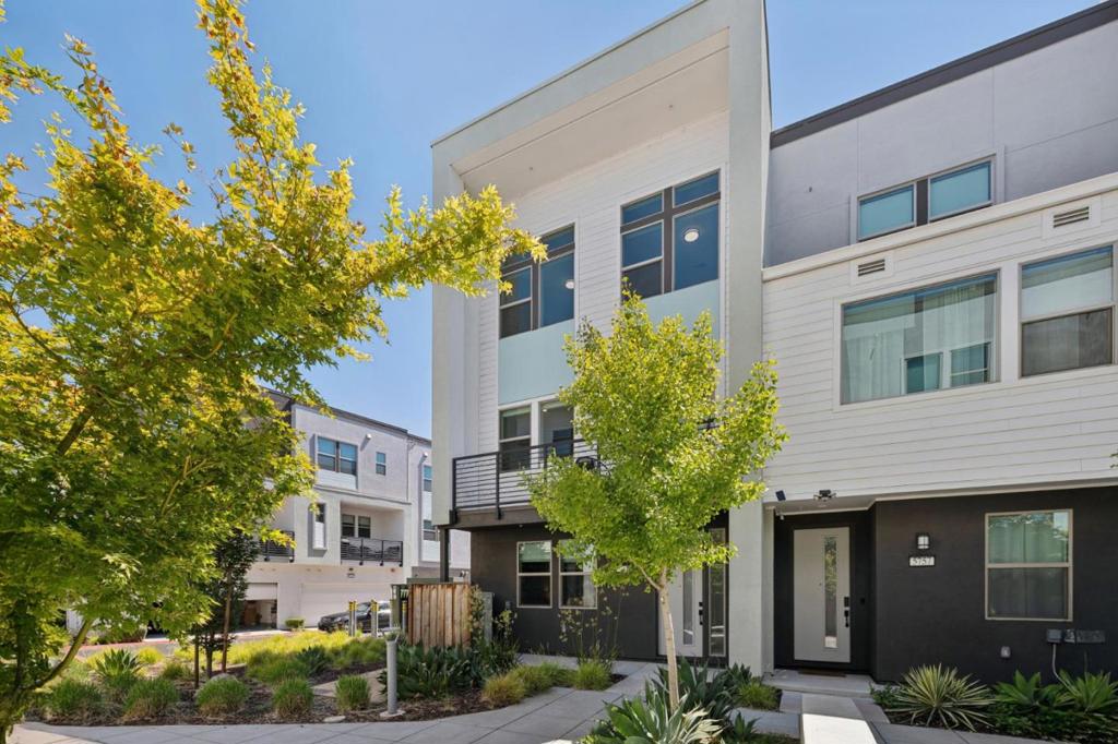 5761 Vibrant Loop, San Jose, CA 95119 — photo 1