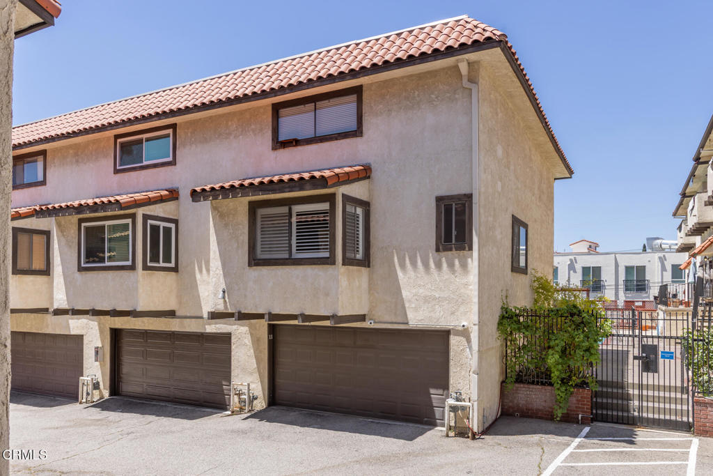 10141 Samoa Avenue 11, Tujunga, CA 91042 — photo 1