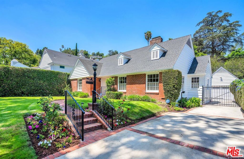 4049 Benedict Canyon Drive, Sherman Oaks, CA 91423 — photo 1