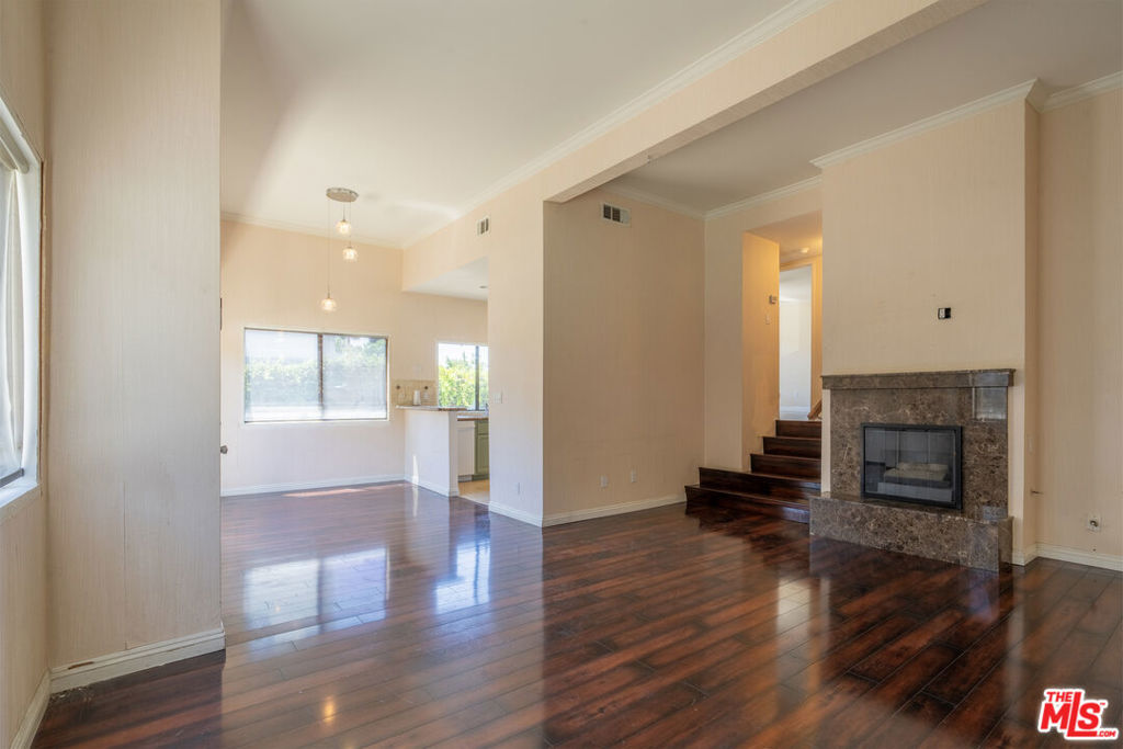 18445 Hatteras Street 504, Los Angeles, CA 91356 — photo 1