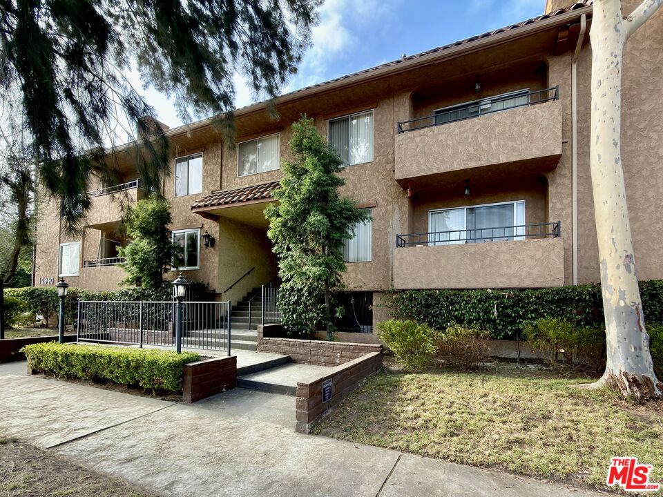 12940 Riverside Drive 201, Los Angeles, CA 91423 — photo 1