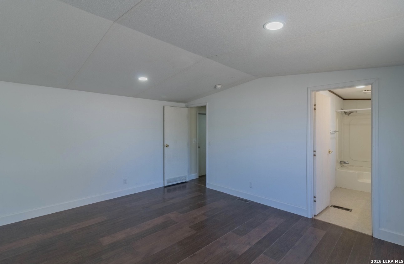 607 JACKSON ST, ,  78064 — photo 1