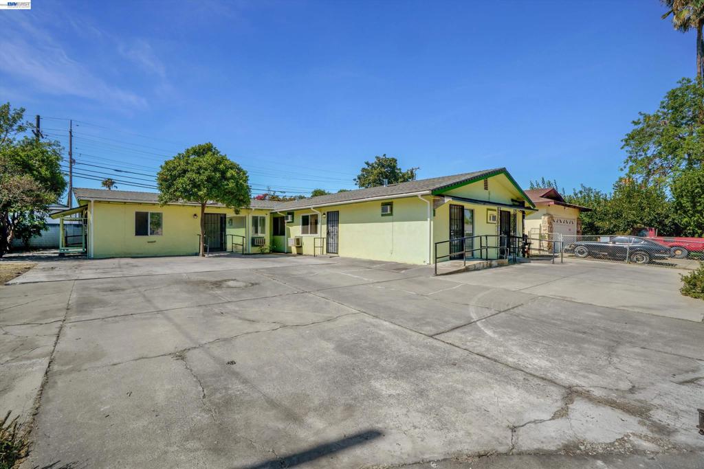 202 Arc Ave, Stockton, CA 95210 — photo 1