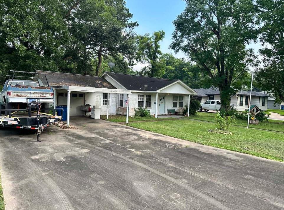 806 Brockman, Sweeny, TX 77480 — photo 1