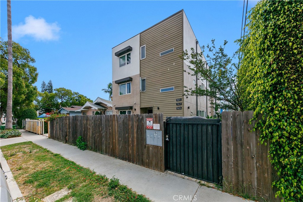 961 N St Andrews, Los Angeles, CA 90038 — photo 1