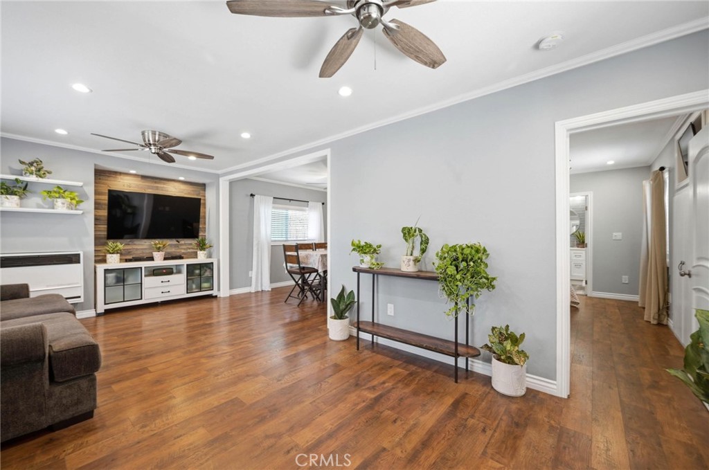 1100 W Gage Avenue, Los Angeles, CA 90044 — photo 1