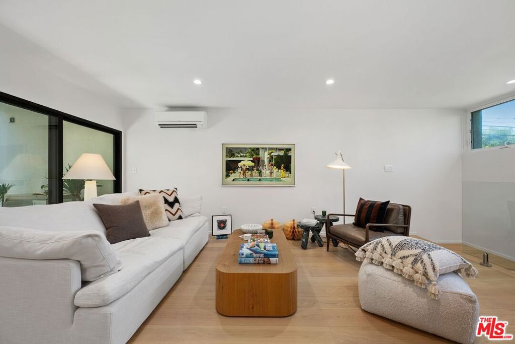 2233 4th Street 3, Santa Monica, CA 90405 — photo 1