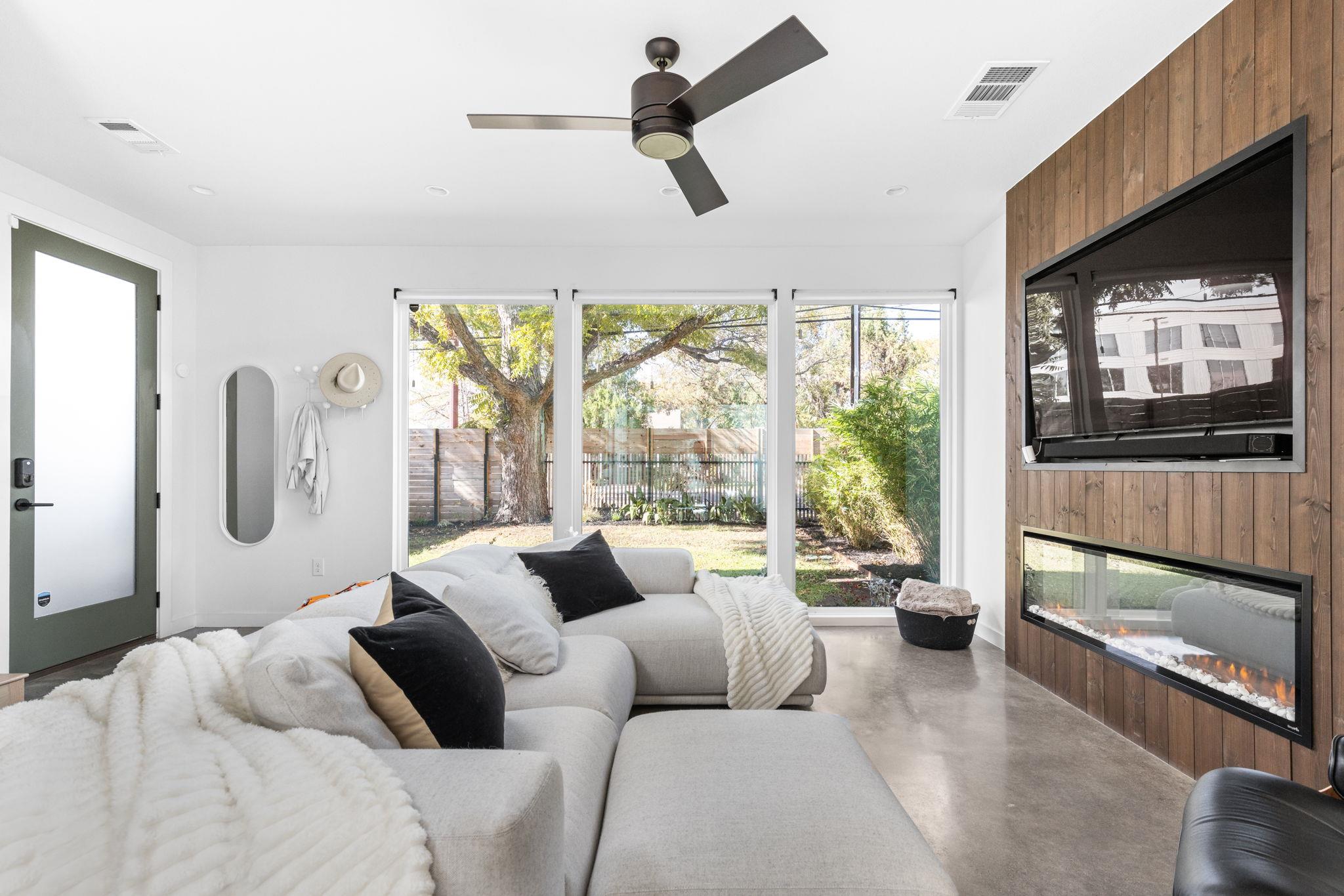 631 Tillery, Austin, TX 78702 — photo 1