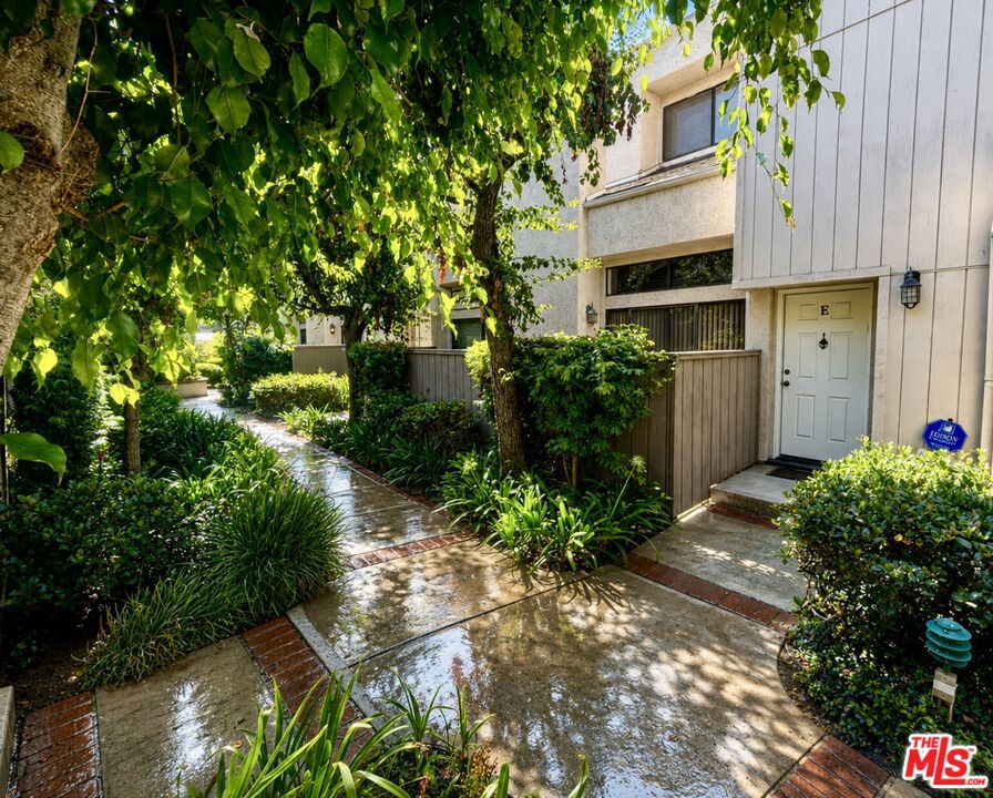 15173 Magnolia Boulevard E, Los Angeles, CA 91403 — photo 1